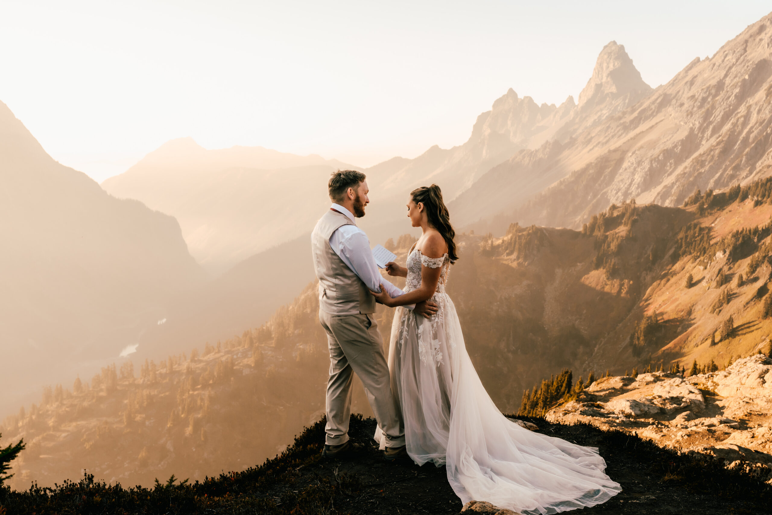 The Best Season to Elope in Washington (& the Worst)